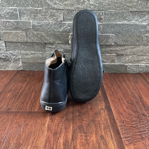 NWOT - Lightweight Spring Shoes - Black, Size 39 (US8) - Picture 5 of 5